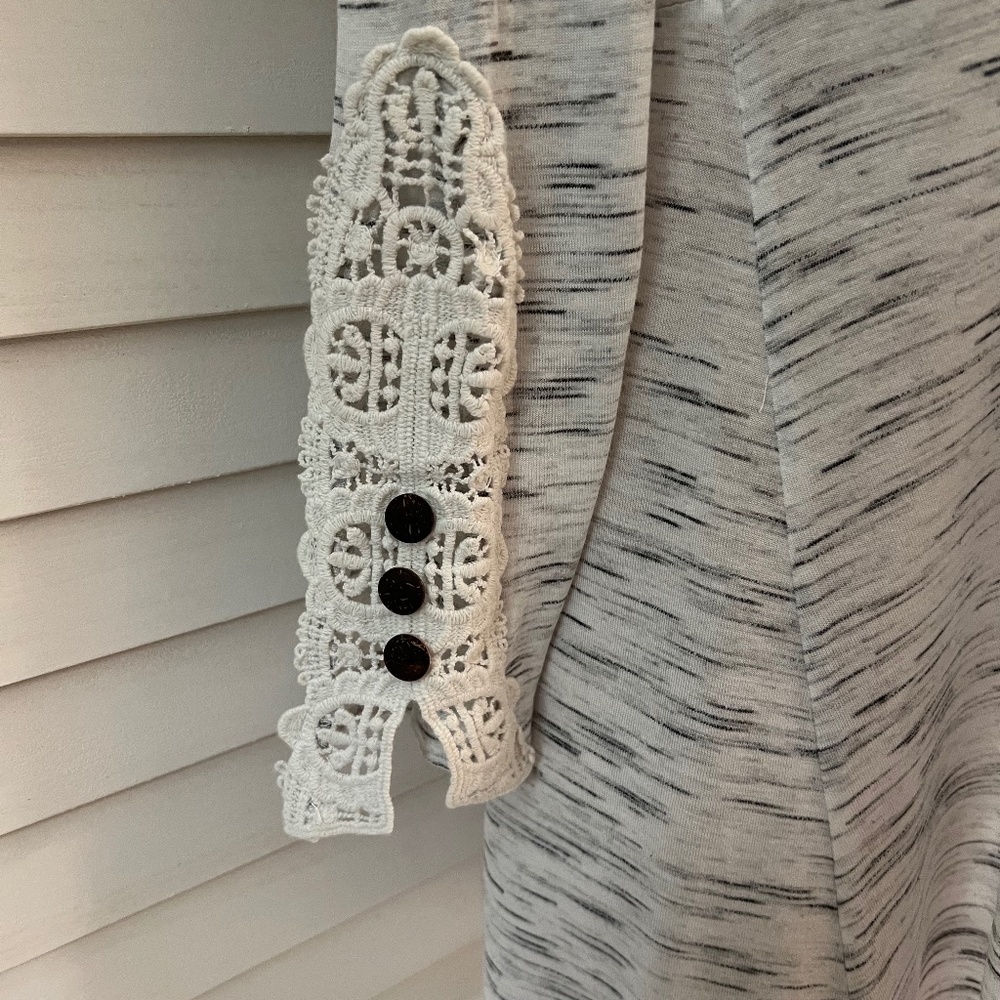 Lilly Rose size M top. Unique sleeve design.